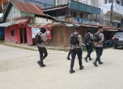 Personel Sat Samapta Polres Mamasa Laksanakan Patroli Jalan Kaki Jaga Kamtibmas Tetap Kondusif