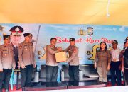Kunjungi Pos Pam Lebaran, Kapolres Tator Berikan Bingkisan