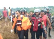 Personel Polres Jeneponto Bantu Evakuasi Remaja Tenggelam di Sungai Jombe