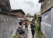 Personel Sat Samapta Polres Mamasa Laksanakan Patroli Jalan Kaki untuk Jaga Kamtibmas