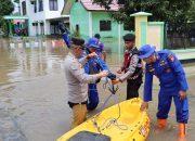 Polres Luwu Tanggap Banjir Ponrang : Evakuasi Ibu Hamil hingga Amankan Jalur Trans Sulawesi
