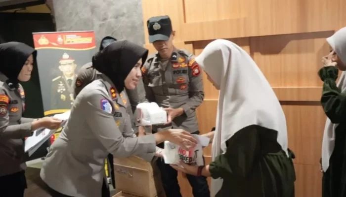Syukuran, Kapolres Pelabuhan Makassar Berbagi Rasa Cinta Dengan Anak Yatim