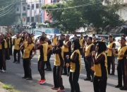 Jaga Kebugaran, Kapolres Pelabuhan Makassar Pimpin Olahraga Bersama Peesonil