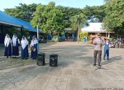 Bertindak selalu Pembina Upacara di SMP Negeri 1 Bangkala, Kapolsek Bangkala Ajak Siswa Hindari Penyalahgunaan Narkoba.