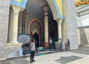 Langkah Lembut, Tugas Mulia : Polwan Polres Luwu Amankan Sholat Jumat