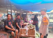 Sambang dan Silaturahmi Para Pedagang Dan Pengunjung, Bhabinkamtibmas Polsek Belawa Berikan Himbauan Kamtibmas