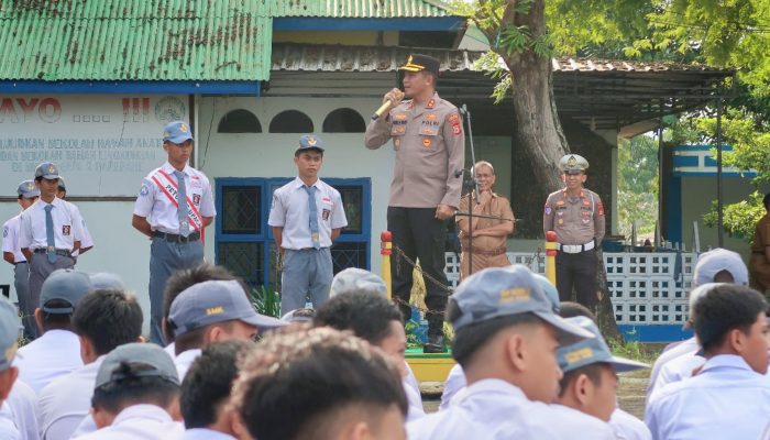Kapolres Parepare Tour Police Goes To School, Sebut Sejatinya Jika Ingin Sukses Ada Tiga Syarat