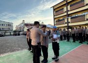 Pimpin Apel Pengecekan Strong Point, Kapolres Gowa Bagikan Pluit Secara Simbolis