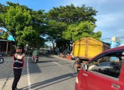 Bekerja Lebih cepat, Personel Polres Maros Disebar Sepanjang Jalan Utama Berikan Pelayanan Ke Masyarakat Dipagi Hari