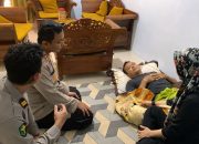Kapolres Jeneponto Besuk Anggota yang Sakit, Beri Dukungan dan Semangat Kepada Anggota dan Keluarga.