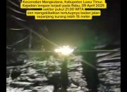 Trans Sulawesi Kembali Terhambat Material Longsor, Polsek Mangkutana Polres Lutim Gerak Cepat