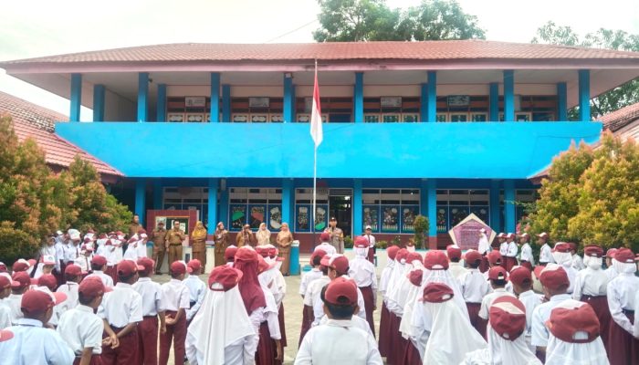 Bhabinkamtibmas Kelurahan Banggae Sosialisasikan Nilai-Nilai Moral dan Disiplin Lewat Program Polisi Go To School