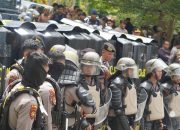 Hingga Larut Malam, Polda Sulbar Amankan Aksi Demo Tolak Tambang Pasir di Karossa