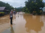 Polres Luwu Hadir di Tengah Banjir Larompong — AKBP Arisandi: ‘Keselamatan Warga adalah Prioritas Utama’