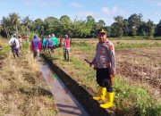 Polisi Turun ke Sawah, Petani Apresiasi Kehadiran dalam Kerja Bakti Irigasi
