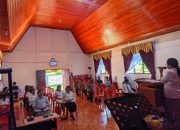 Bhabinkamtibmas Polsek Makale Hadiri Ibadah Minggu Raya dan Sampaikan Himbauan Kamtibmas di Jemaat Tombang Buri