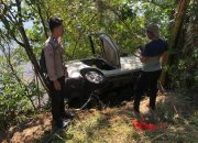 Polsubsektor Tubo Amankan Laka Tunggal di Tubo Sendana, Toyota Avanza Terperosok ke Tebing Pinggir Laut