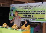 Polres Soppeng Bersama Mahasiswa KKN Universitas Lamappapoleonro Gelar Penyuluhan Antisipasi Berita Hoax di Desa Enrekeng