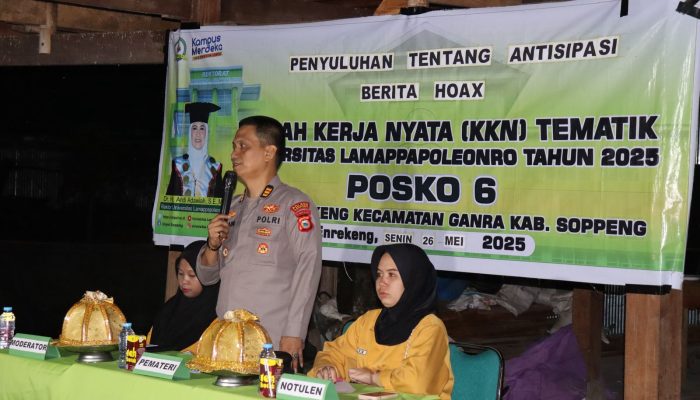 Polres Soppeng Bersama Mahasiswa KKN Universitas Lamappapoleonro Gelar Penyuluhan Antisipasi Berita Hoax di Desa Enrekeng