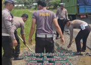 Luar Biasa, Kasat Lantas Polres Luwu Timur Turun Langsung Tutup Jalan Berlubang !!