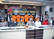 Kapolrestabes Makassar Pimpin Konferensi Pers Hasil Ungkap Kasus Sindikat Kecurangan UTBK Masuk Unhas