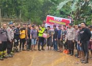 Kapolres Pangkep Pimpin Bakti Sosial di Desa Bulu Tulue Dalam Rangka HUT Bhayangkara Ke 79 Tahun