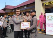 Kapolres Bantaeng Salurkan Bantuan Sosial Berupa Paket Sembako, diHari Bhayangkara Ke 79,