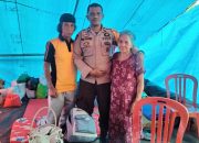 Warga Terkena Musibah Kebakaran, Polisi Ini Tunjukkan Kepedulian Sumbangkan Pakaian Layak Pakai