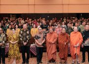 Kapolda Sulbar Bersama Ketua Bhayangkari Daerah Hadiri Sannipata Waisak