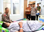 Wujud Kepedulian Kepada Personil, Kapolres Takalar Besuk Anggota Yang Sakit