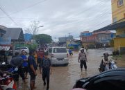 Gerak Cepat Polisi Polres Bulukumba Bantu Pengendara di Lokasi Banjir