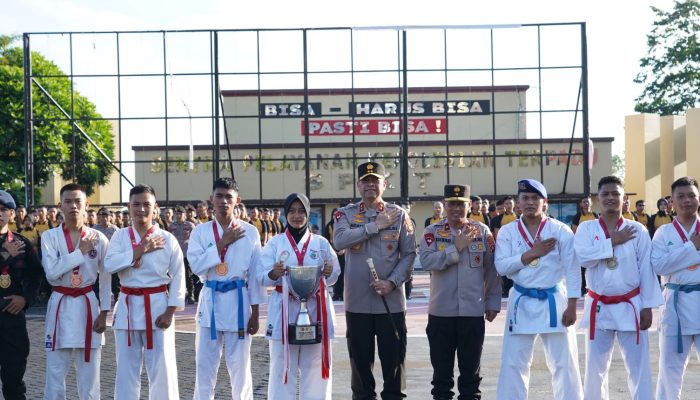 Kapolda Apresiasi Tim Karate Polda Sulbar: Prestasi Gemilang dan Meningkatkan Citra Polri