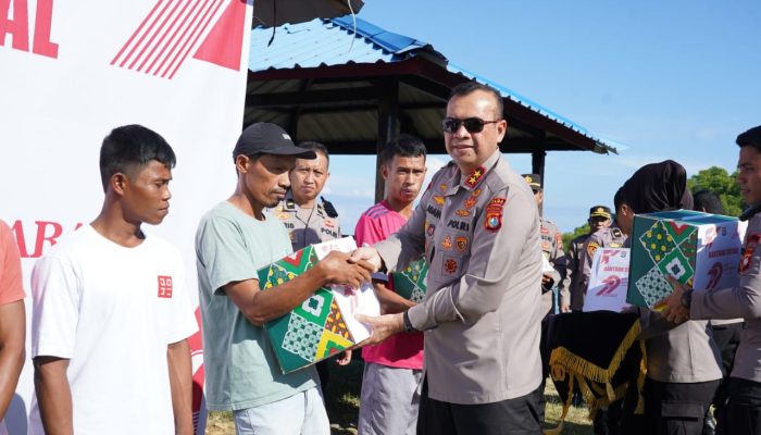 Jumat Berkah, Kapolda Sulbar Tebar Kebaikan di Tengah Masyarakat Bebanga