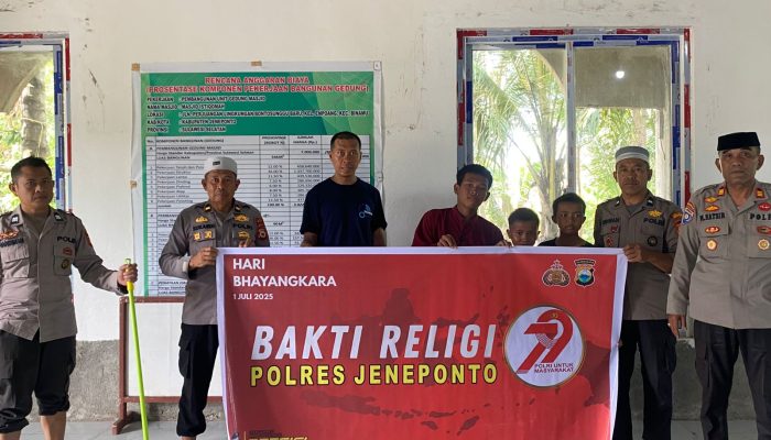 Polres Jeneponto Gelar Bakti Religi dan Jum’at Berkah Wujud Kepedulian Polri Jelang HUT Bhayangkara ke-79