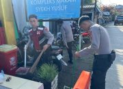 Sambut HUT Bhayangkara ke-79, Personel Polres Gowa dan Kodim 1409/Gowa Gelar Bakti Sosial