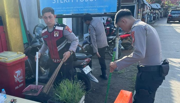 Sambut HUT Bhayangkara ke-79, Personel Polres Gowa dan Kodim 1409/Gowa Gelar Bakti Sosial
