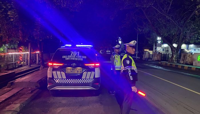 Personel Satlantas Polres Jeneponto Laksanakan Blue Light Patrol