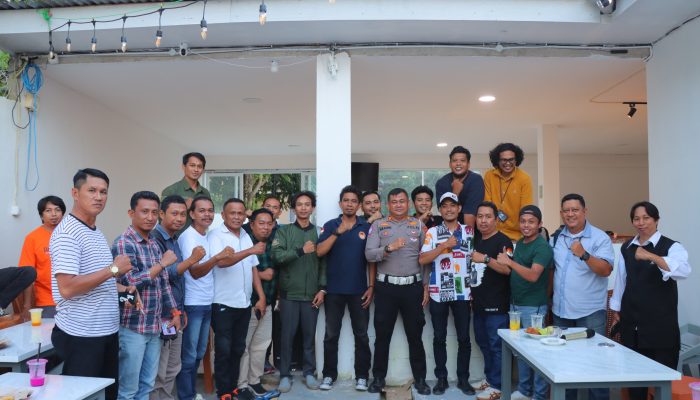 Perkuat Sinergitas, Kasat Lantas Polres Bulukumba Gelar Ngopi Bareng Bersama Jurnalis.
