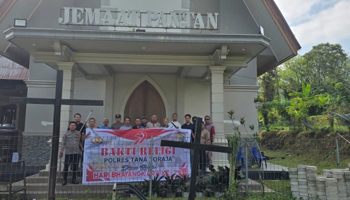 Sambut Hari Bhayangkara ke-79, Polsek Makale Gelar Bhakti Religi di Gereja Jemaat Pantan