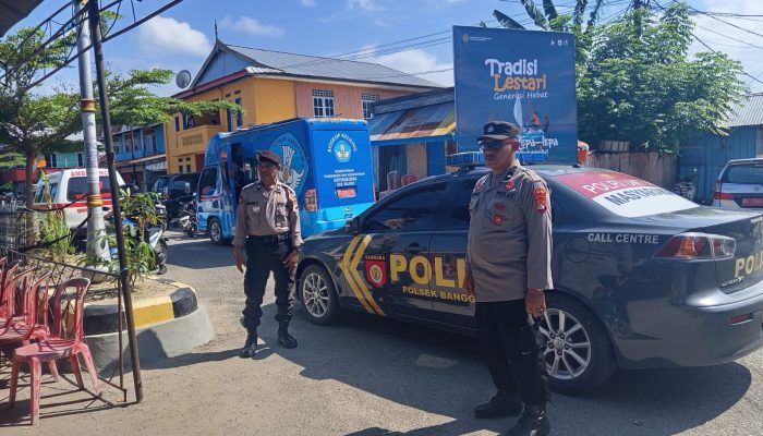 Kapolsek Banggae Hadiri Lomba Sandeq Tingkat SD dan SLTP di Pantai Labuang