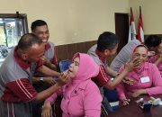 Meriahkan Hari Bhayangkara ke-79, Polres Sinjai Gelar Lomba Makeup, Suami Rias Istri.