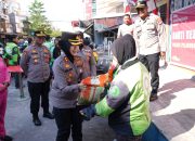 Polri Untuk Masyarakat, Kapolres Pelabuhan Makassar Tebar Kebaikan Ke Pengemudi Ojol