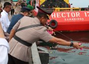 Peringatan HUT Bhayangkara Ke 79 Kapolres Parepare Pimpin Upacara Tabur Bunga di dermaga Pelabuhan Cappa Ujung