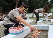 Jelang Hari Bhayangkara ke-79, Polres Luwu Laksanakan Ziarah Tabur Bunga di Taman Makam Pahlawan