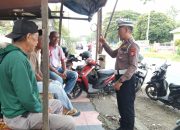 Polantas Bone Sapa Tukang Ojek, Tekankan Keselamatan Berlalulintas Lewat Edukasi Humanis