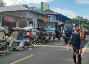 Polsek Pamboang Lakukan Pengamanan dan Pengaturan Lalin di Area Pasar Tumpah Bonde Utara