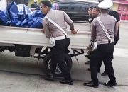 Personel Satlantas Polres Gowa Sigap Bantu Mobil Pick Up Patah As Saat Strong Point Pagi