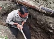 Pori Untuk Masyarakat, Aiptu Jusman Bantu Warga Gali Kubur