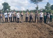 Kapolsek Tempe Hadiri Penanaman Jagung Serentak: Dorong Ketahanan Pangan Lewat Sinergi dengan Petani