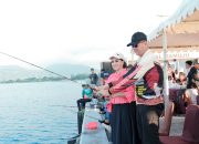 Meriah dan Penuh Keakraban, Kapolda Sulbar dan Warga ikuti Lomba Mancing di Dermaga Lanal
